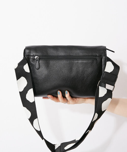 ear PAPILLONNER（イア パピヨネ） ショルダーバッグ バッグ 「本革