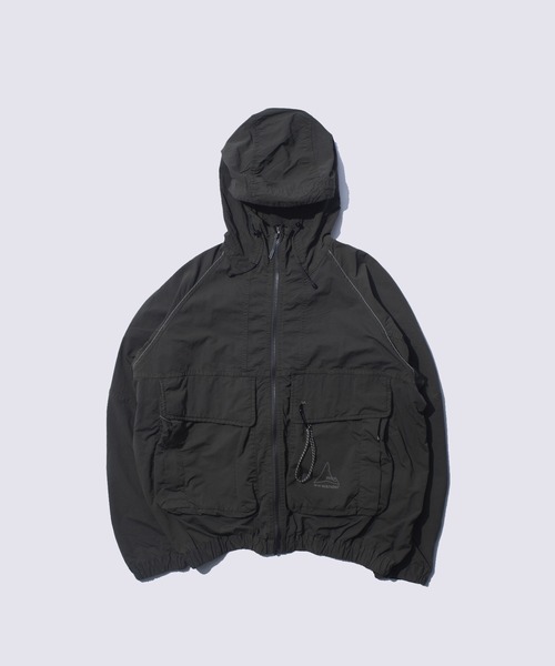 and wander（アンドワンダー） マウンテンパーカー ウインドブレーカー