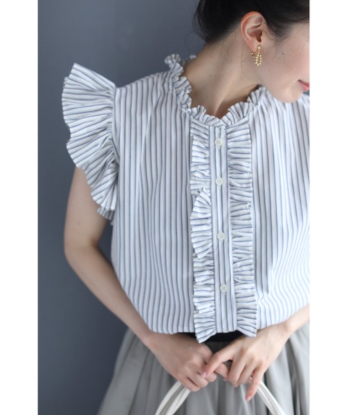 cawaii tシャツ シャープなストライプの肩フリルブラウストップス
