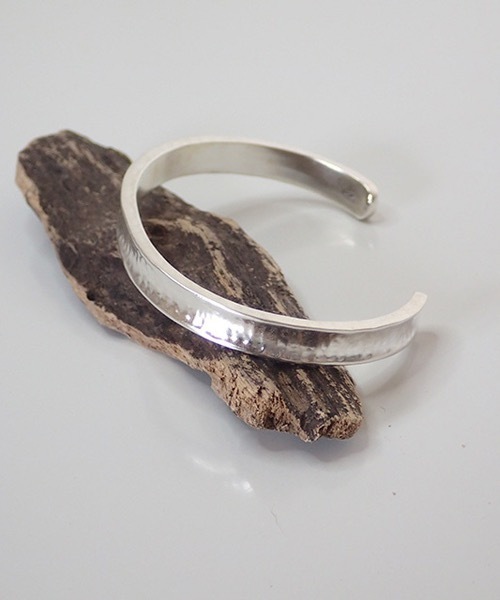 MANANAS（マナナス） バングル 」マナナス/ Reverse Round Bangle