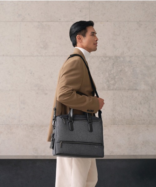 TUMI（トゥミ） ビジネスバッグ HARRISON 「アヴォンデール」トップ