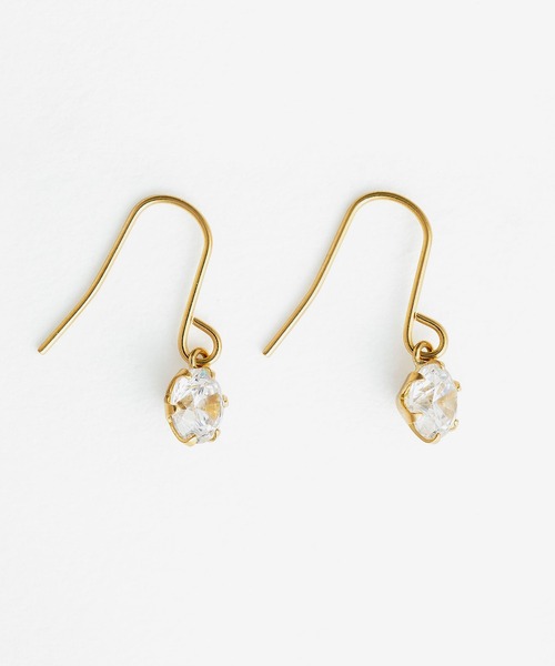 ESTELLE（エステール） ピアス K18 イエローゴールド キュービック