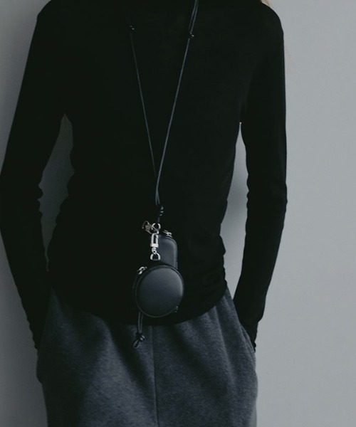 ETRE TOKYO（エトレトウキョウ） ポーチ レザーコードマルチポーチ