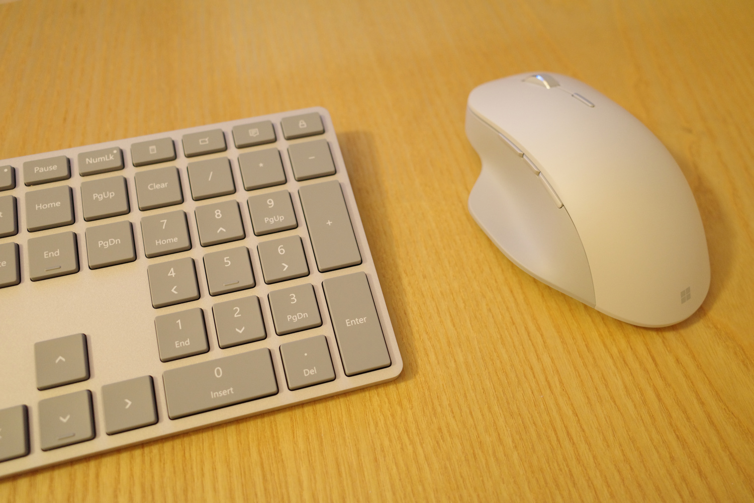 マイクロソフトの高機能マウス、Surface Precision Mouse | ZAKAZUKURI