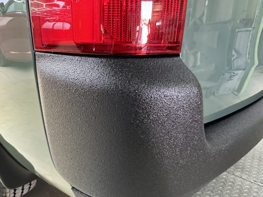 ラプターライナー塗装について | 全塗装専門工場ボーラーズ