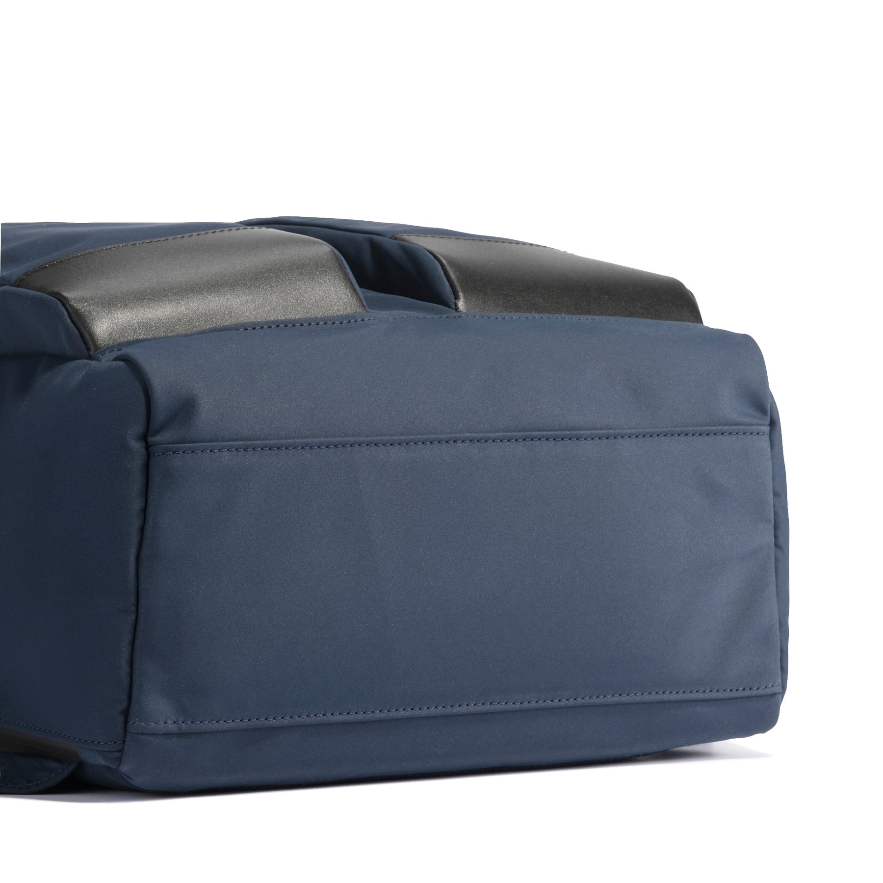 Cipher Quiet | Large Backpack | 81357 – ZERO HALLIBURTON