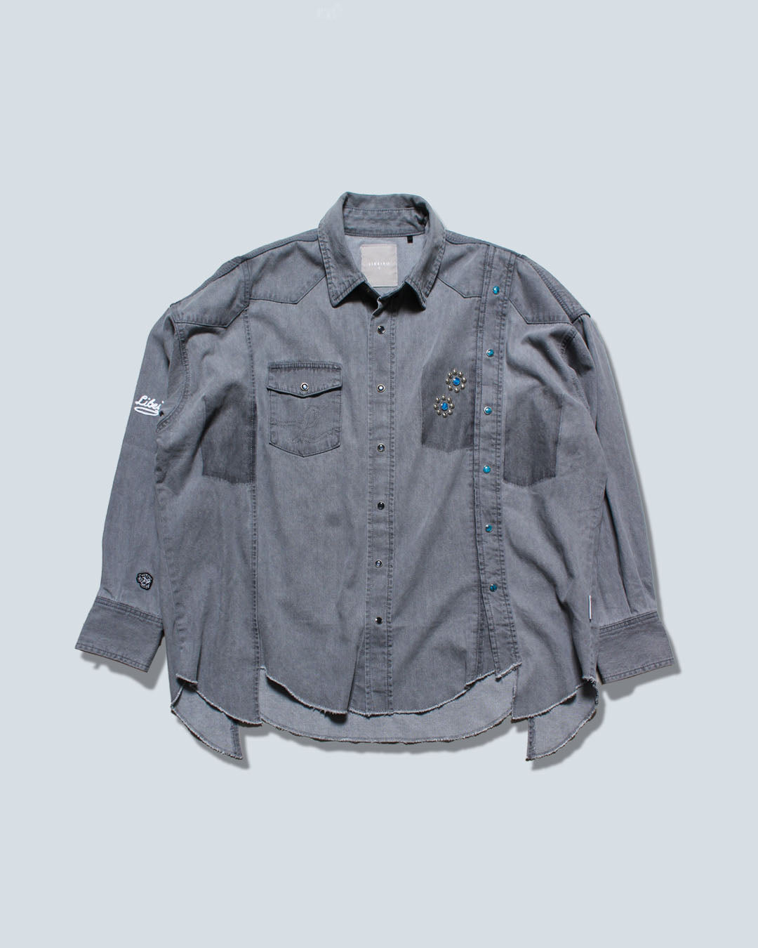 スタッズリメイクデニムシャツ – LIBEIRO