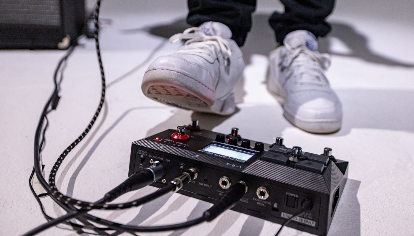 B2 FOUR Effects & Amp Emulator | ZOOM