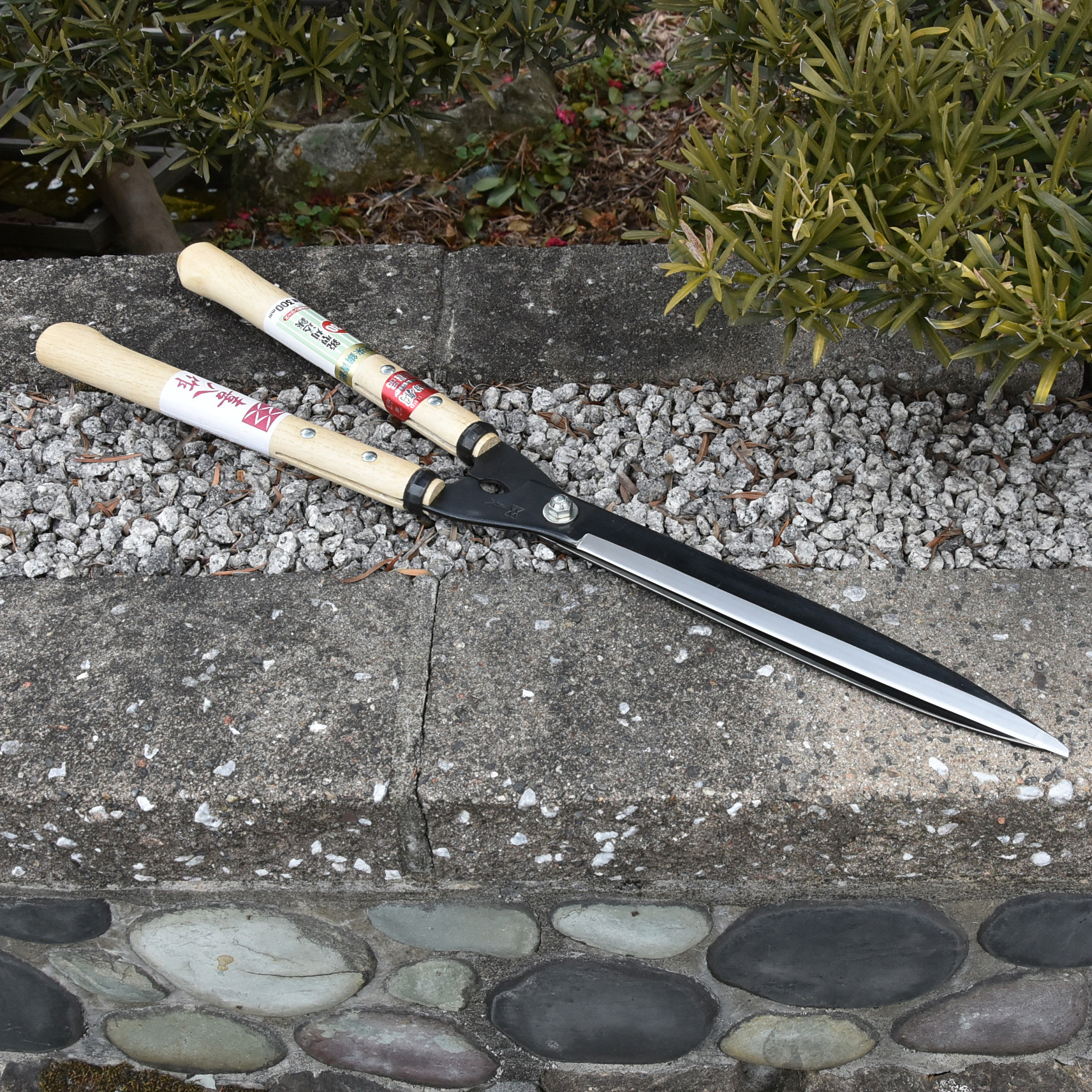 造園道具.com / 喜八作 鋭型刈込鋏 300mm No.130