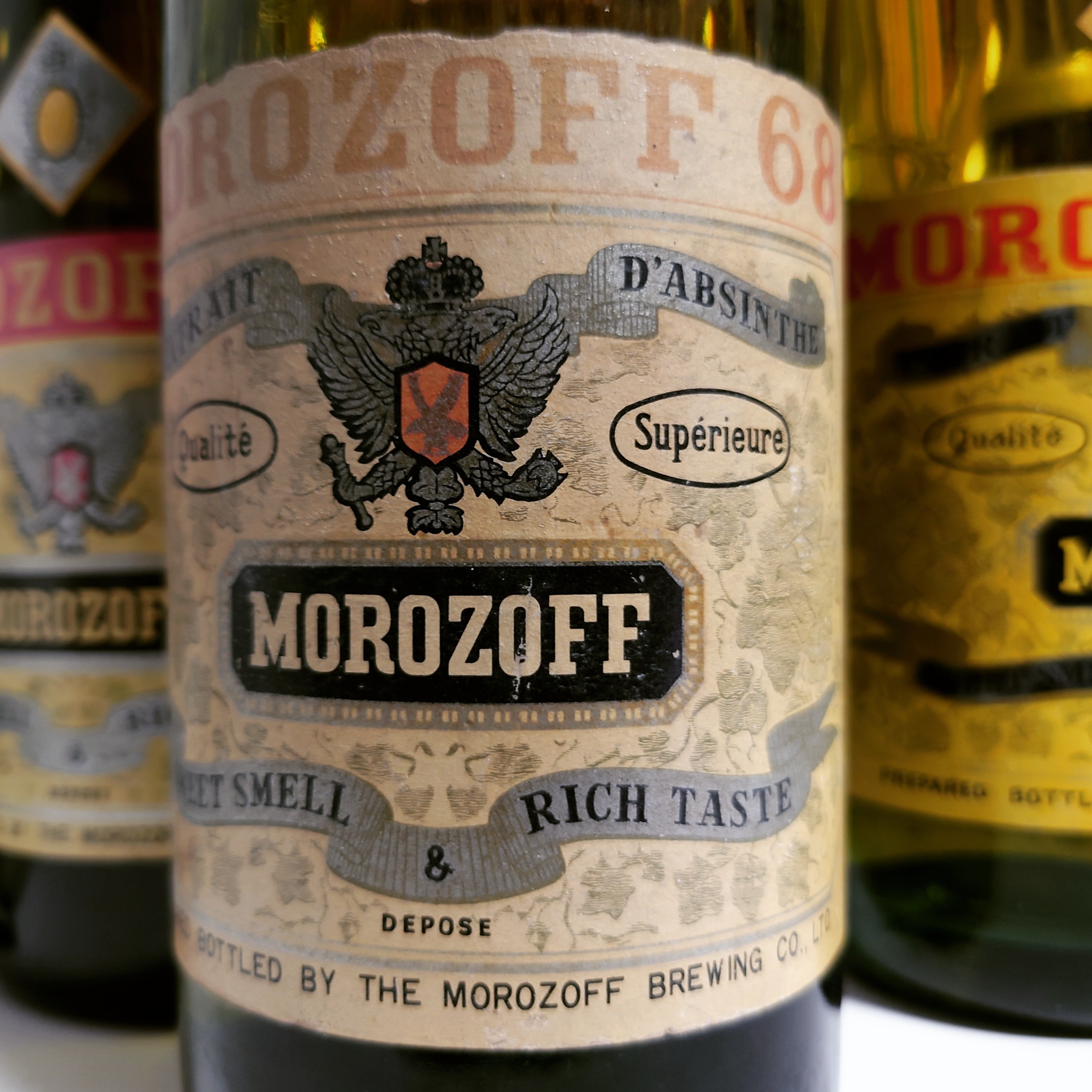 モロゾフ68 空瓶 と ワインラック アブサン モロゾフ68 空瓶 と ワイン