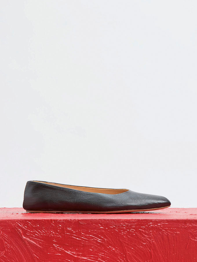 Andre Ballerina Flat Shoe in Black Leather – Gabriela Hearst