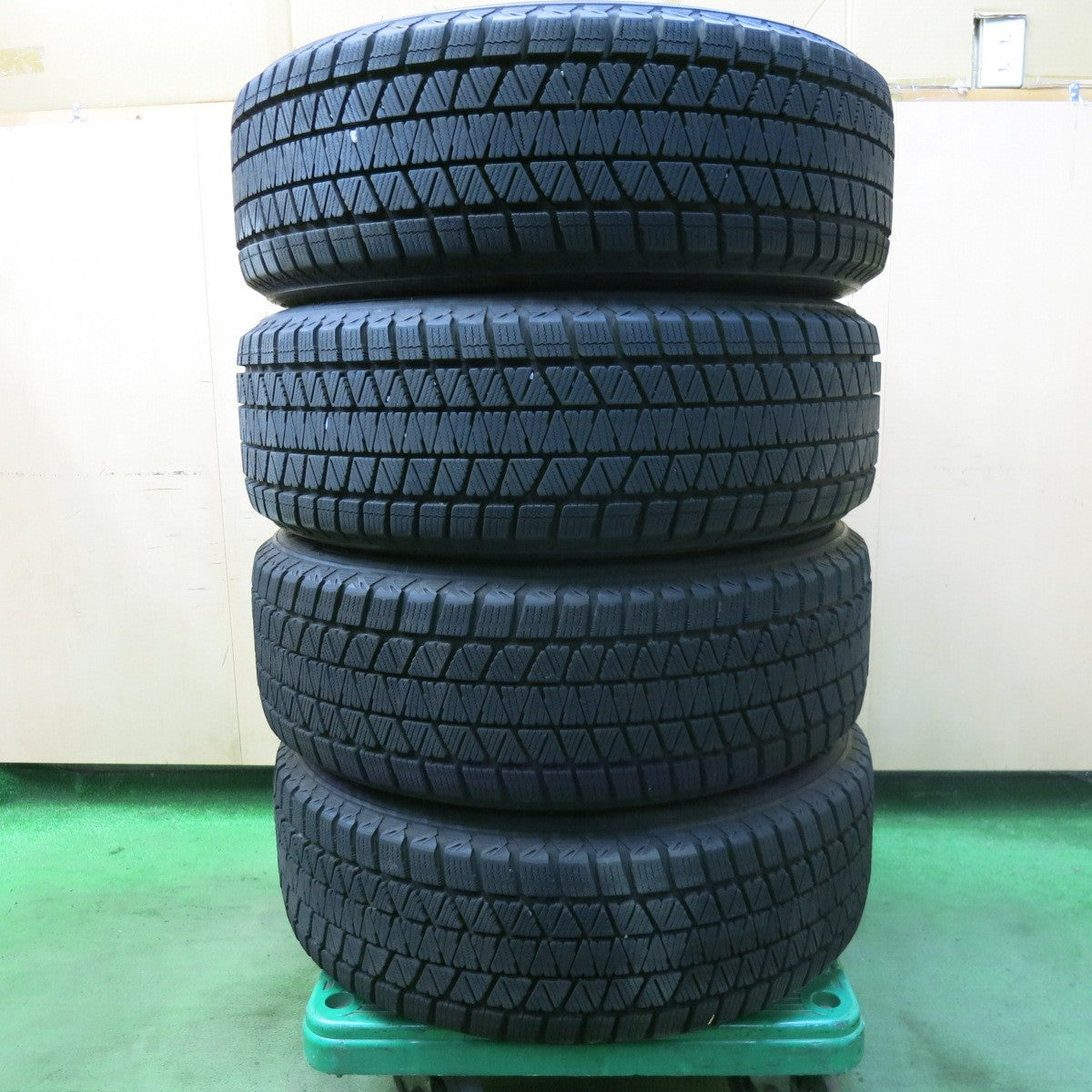 バリ溝！24年！キレイ！9.5分以上☆トヨタ bZ4X 純正 235/60R18