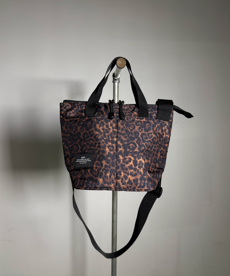 BAGSINPROGRESS / Zipper Duffle Small LEOPARD POLY-FILLED POLYESTER