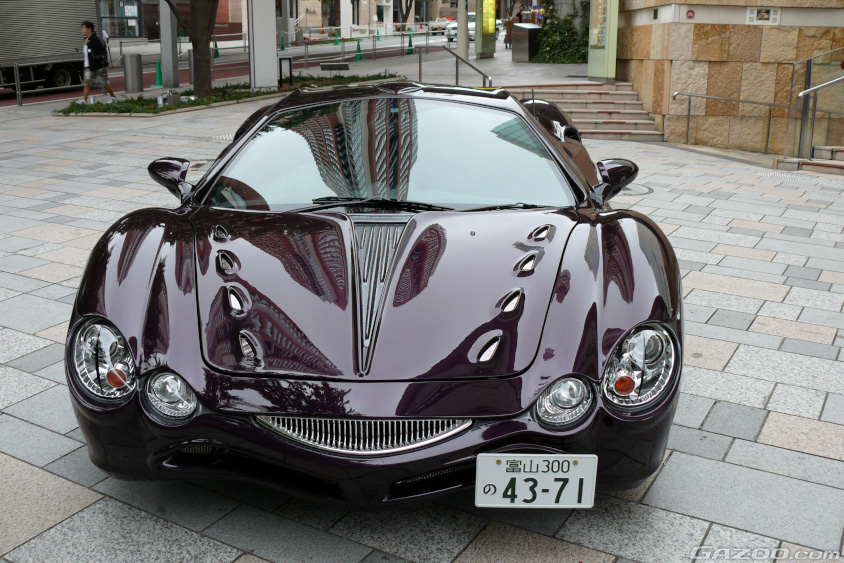 ミツオカ オロチは妖艶で存在感抜群の「ファッションスーパーカー