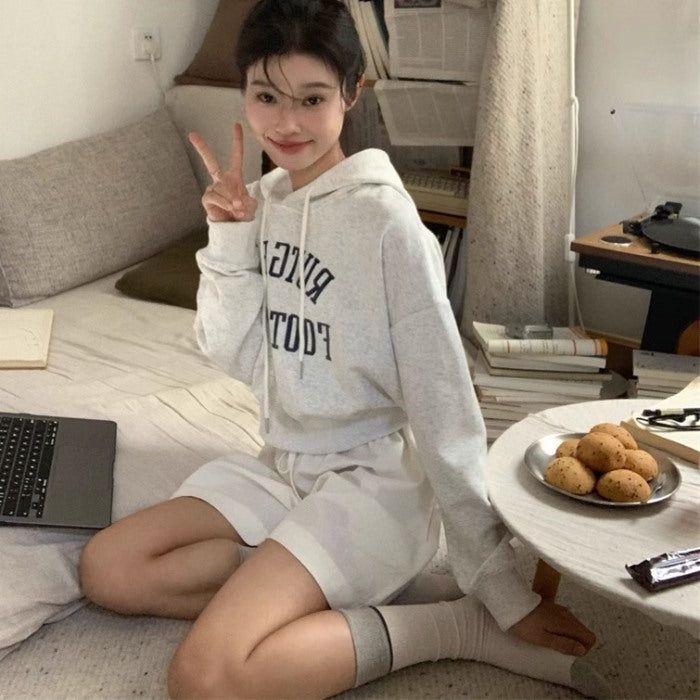 レア 美品！BALMAIN クロップドパーカー フーディー スウェット ロゴ