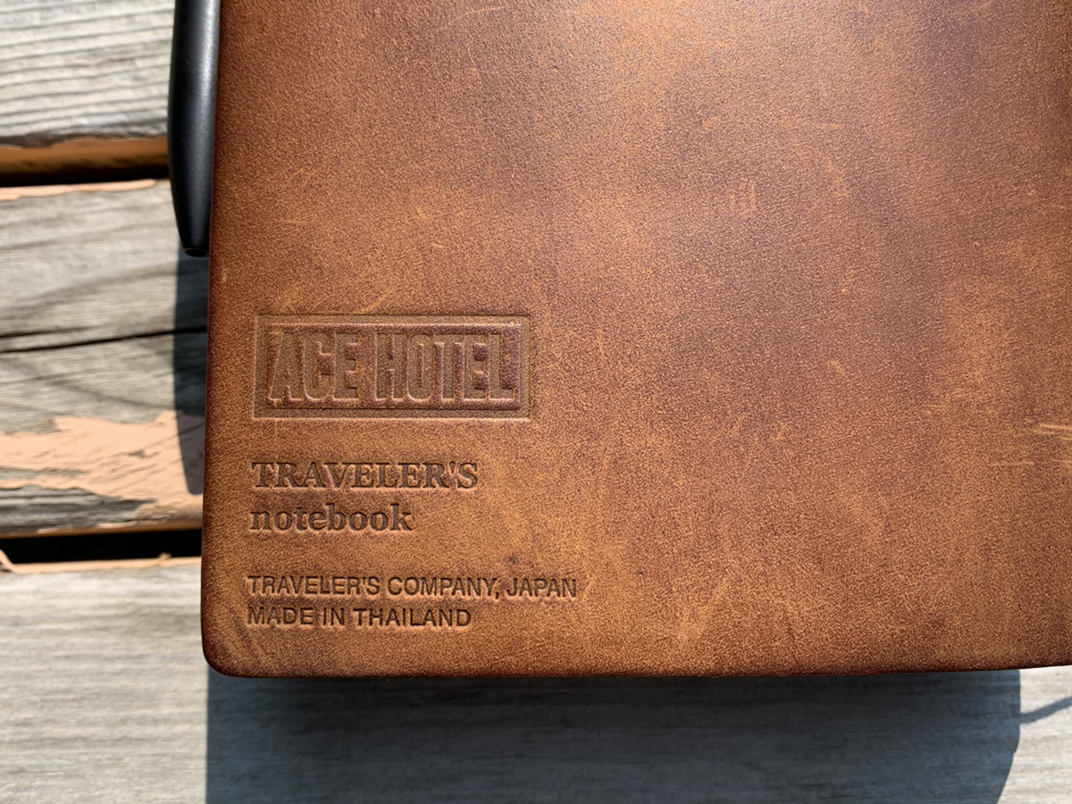 トラベラーズノートのエースホテルコラボの新作キャメルはチェックした