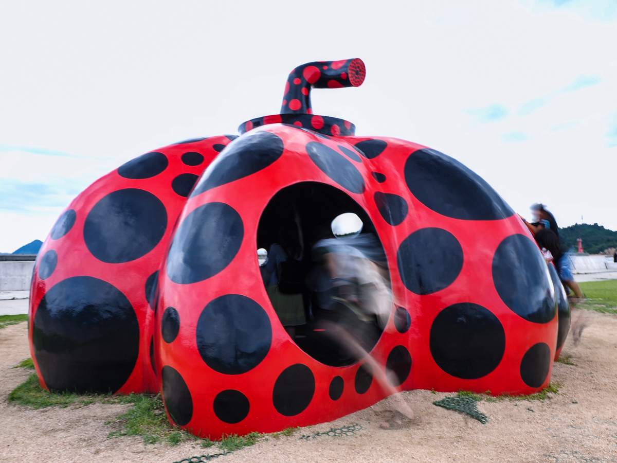 草間彌生 赤かぼちゃ 直島