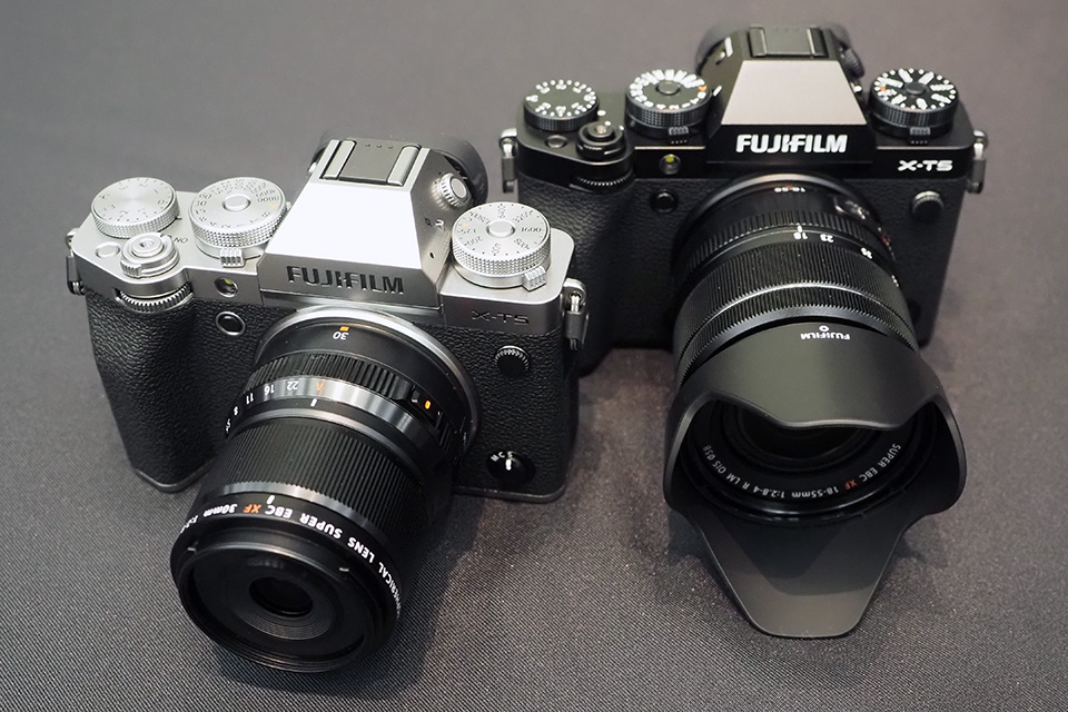写真機”であることにこだわった小型軽量ミラーレス「FUJIFILM X-T5」を