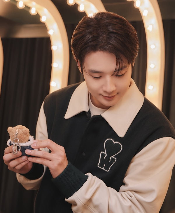 Qoo10] アミパリス 【公式】韓国限定 チェウシク x AMI