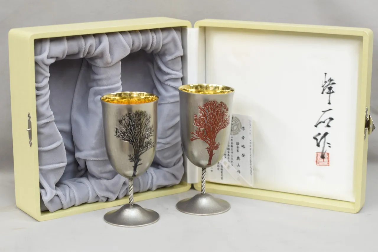 奥山峰石作・打込象嵌グラス『冬桜』 ｜ 内藤銀器製作所