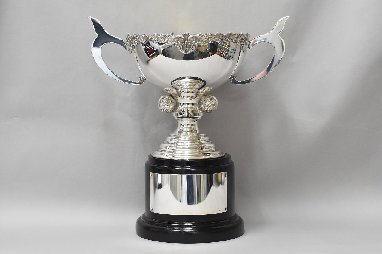 カップ・トロフィーの手 ｜ 内藤銀器製作所