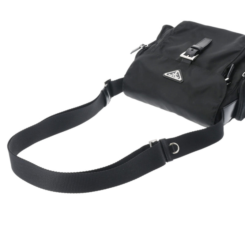 プラダショルダーバッグ 黒 シルバー金具 ユニセックス ナイロン