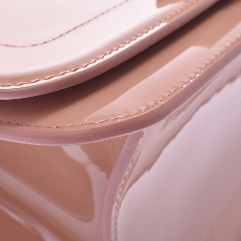 フェラガモヴァラ チェーンショルダー ピンクベージュ ゴールド金具