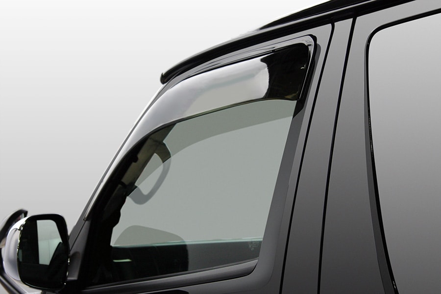 ハイエース200系 専門店 ユーアイビークルのハイエース ワイドバイザー