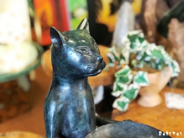 ブロンズ猫／皿を持つブロンズ猫のオブジェ【H60cm】 | すべての商品