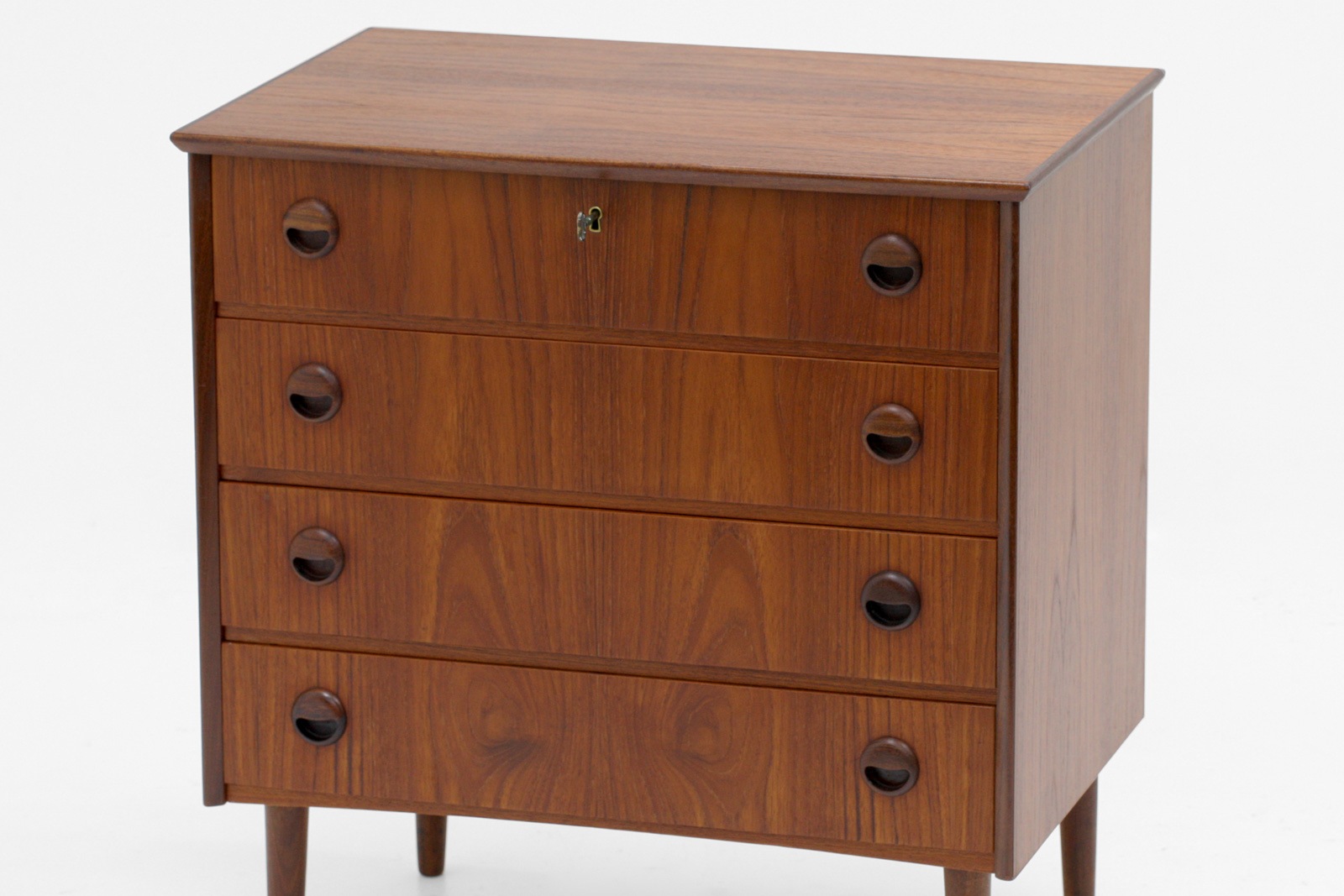 北欧 4段 チェスト 丸取手 ヴィンテージ家具 | 北欧家具,チェスト