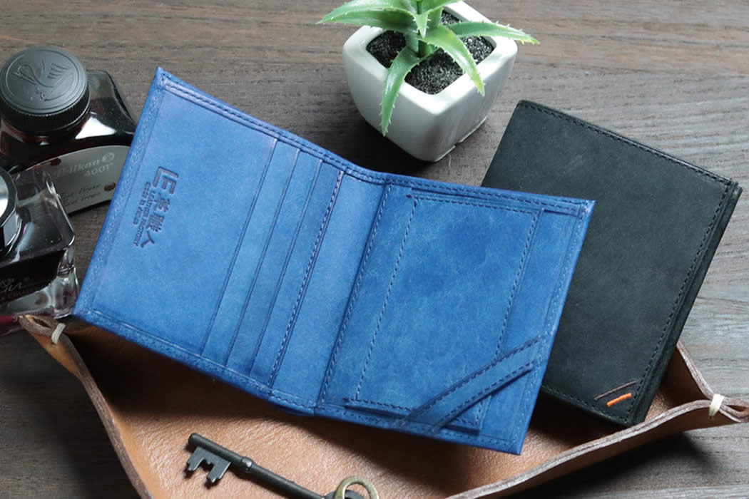 革職人 Margot（マルゴー）ホックもマチもない薄い二つ折り財布