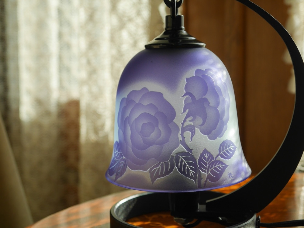 ☆薔薇の段彫りランプ（木箱付） | 北一硝子 まごころお届け便