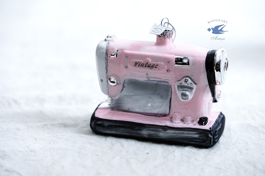 リバティクリスマスガラスオーナメント ピンクのヴィンテージミシン gx