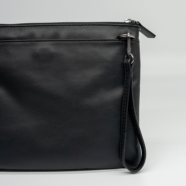 レザーサコッシュクラッチバッグ MILAN BLACK ブラック 黒｜【公式