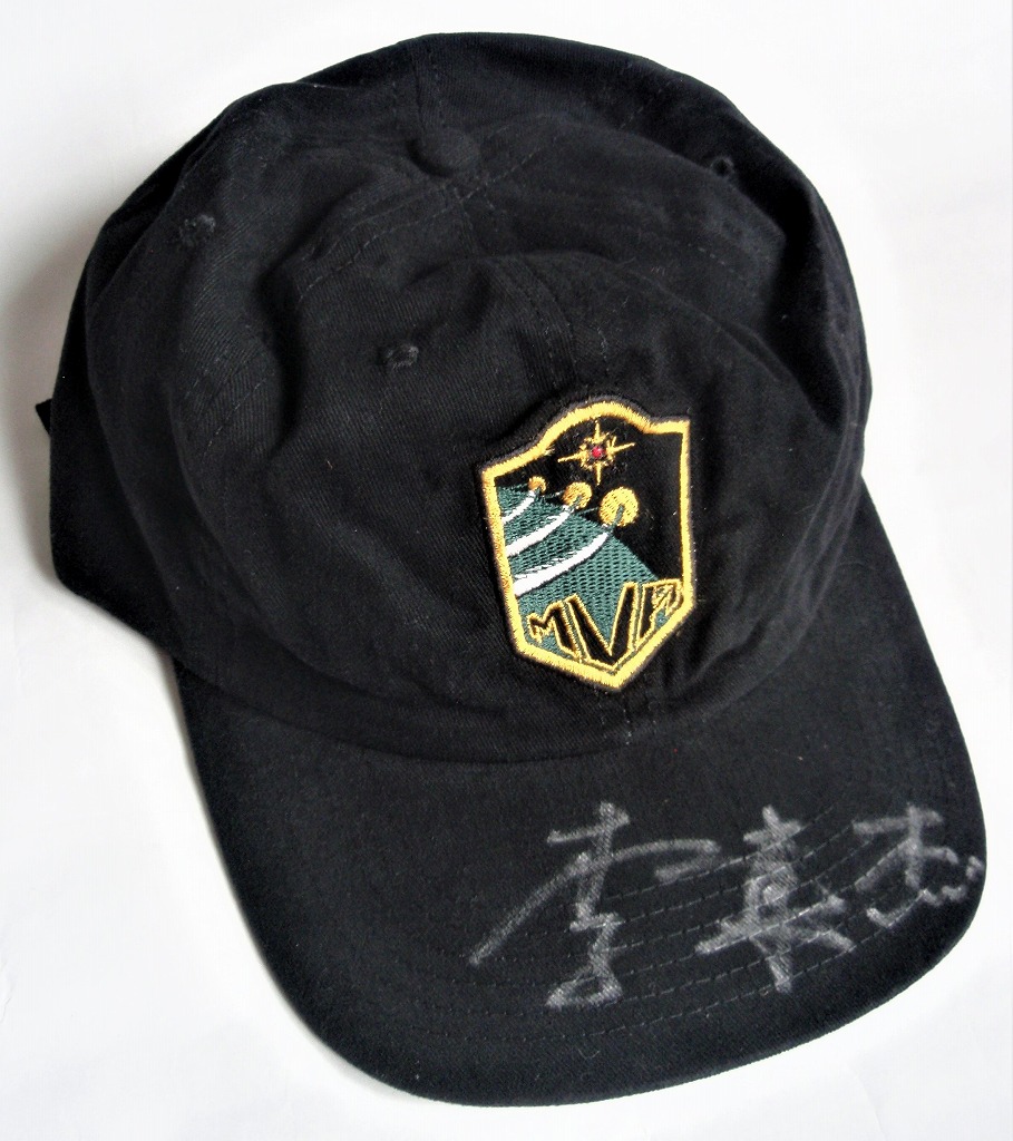 レベッカ・ファーガソン 直筆オートグラフ（大判） | オートグラフ