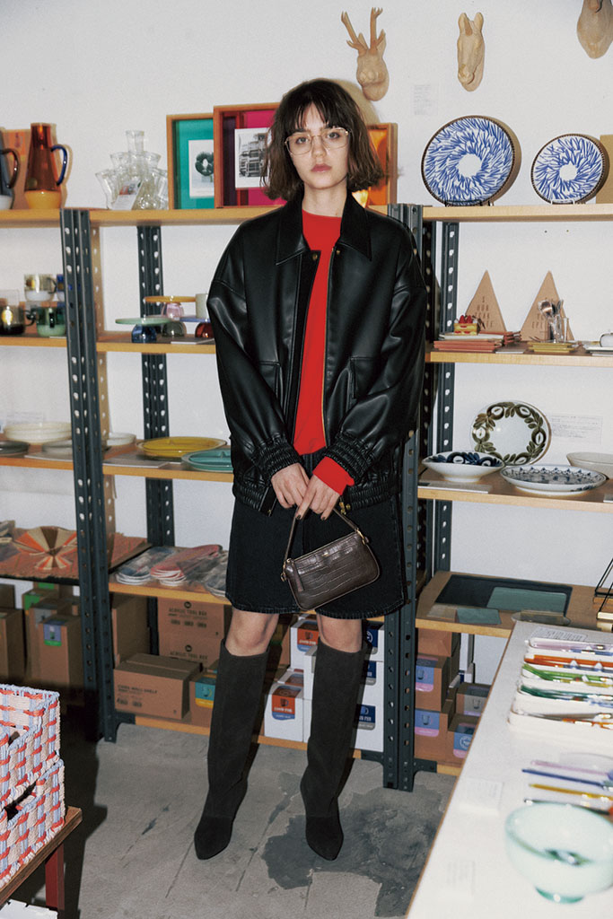 明日なに着る？】ニットに重ねても「もたつかない」オーバーサイズの