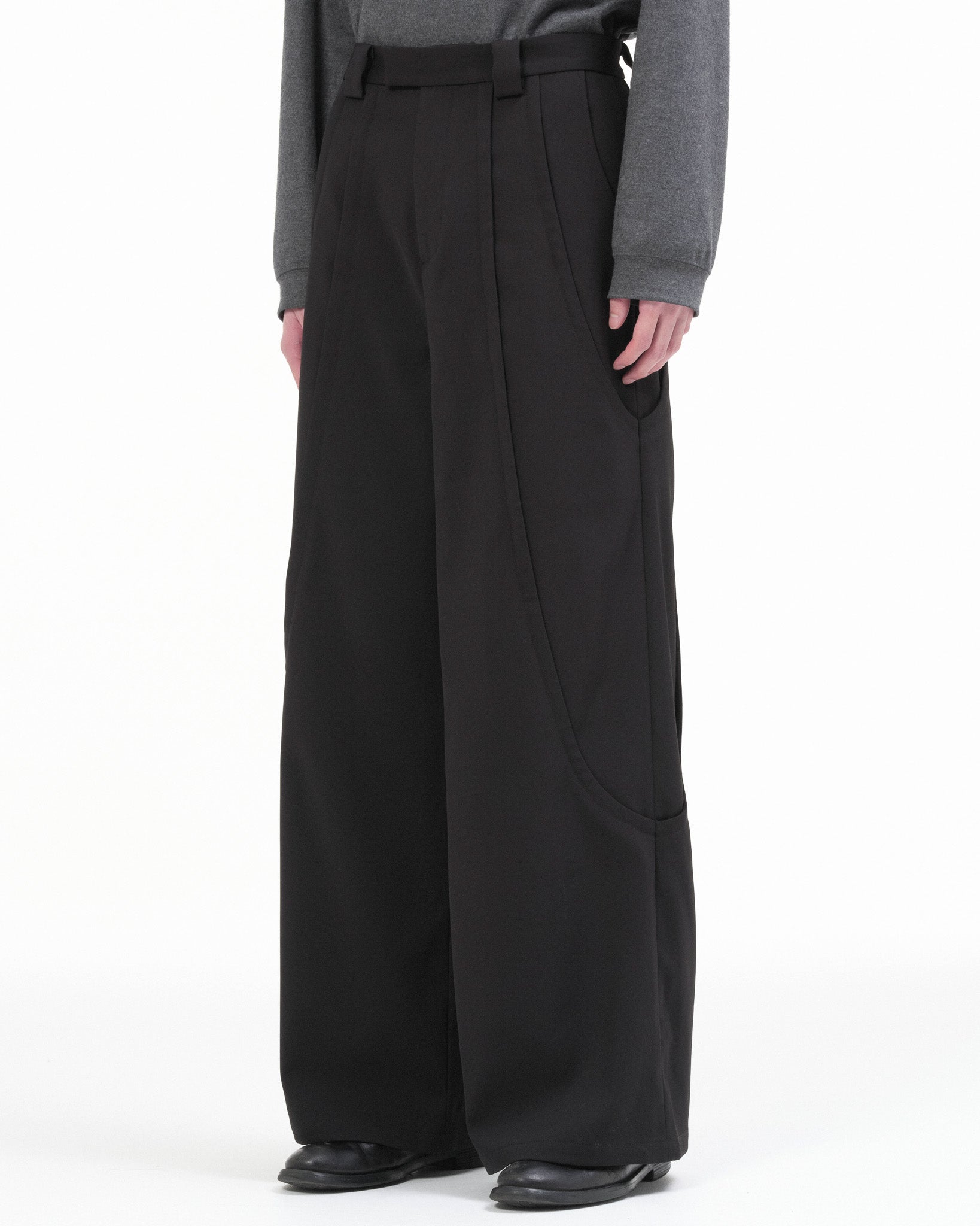 TUCK WIDE PANTS – GOAT ESSENCE