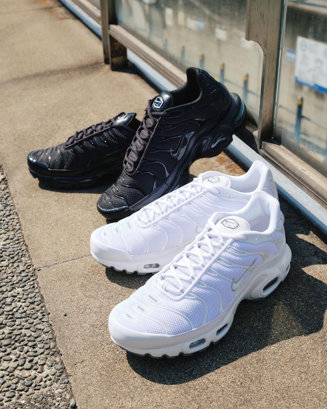 NIKE AIR MAX PLUS BLACK & WHITEが3/8から国内発売中【販売店掲載中