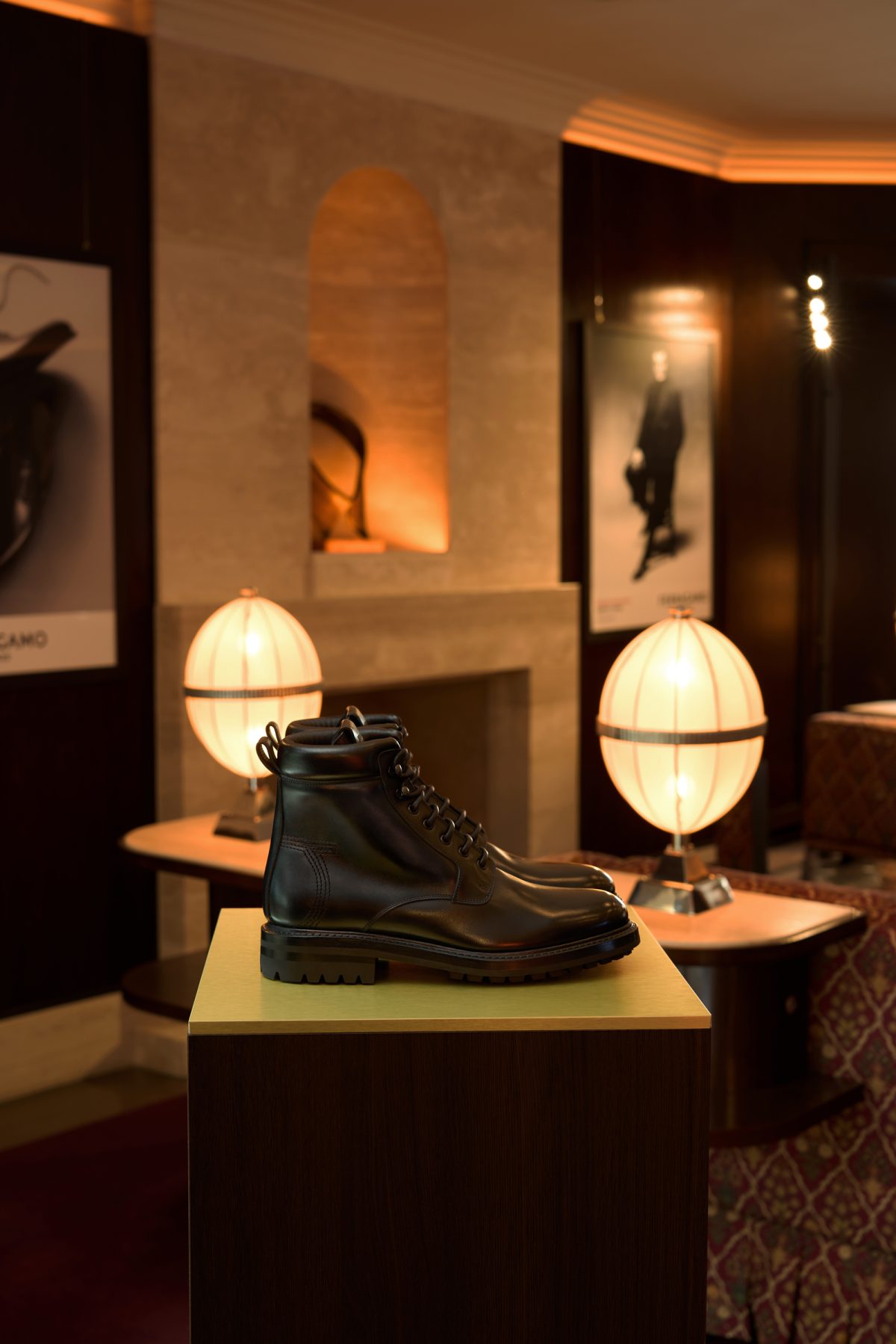 定価20万【極美品】フェラガモ トラメッザ ホールカット 一枚革 革靴