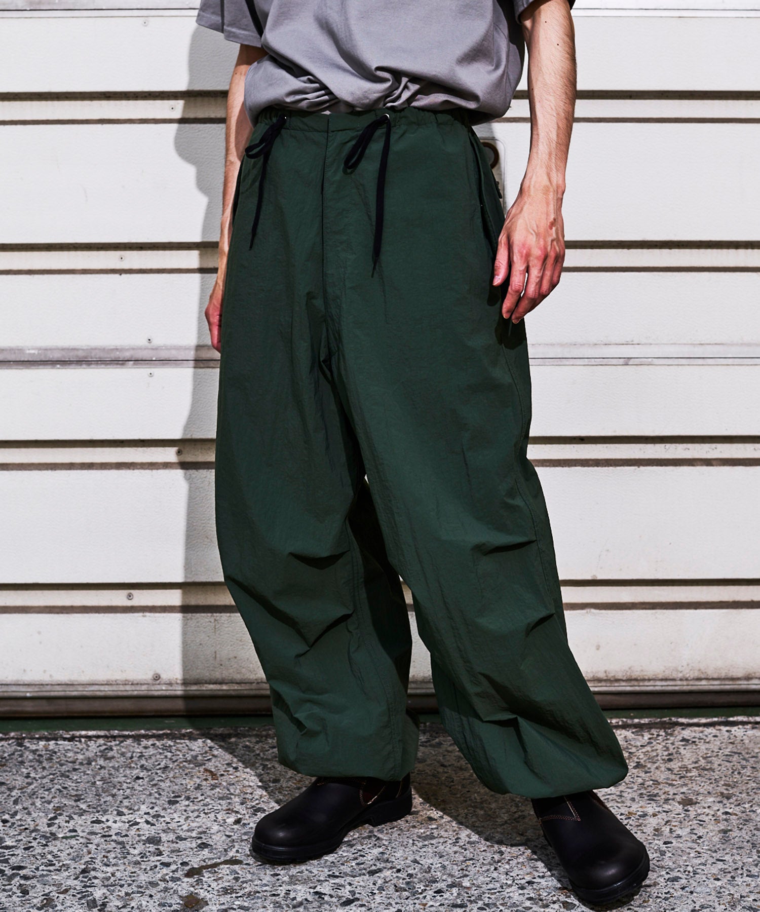 ライト テック パラシュート パンツ – GORDON MILLER