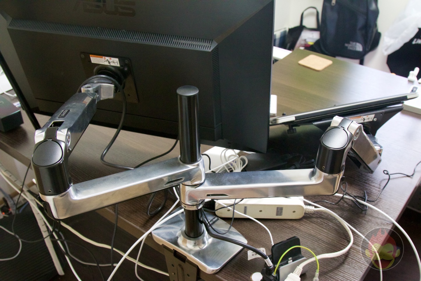 レビュー】エルゴトロン製のデュアルモニター用ディスプレイアームを