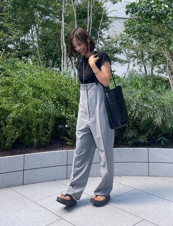 40代スナップ】H BEAUTY & YOUTHの名品！ 秋も使える「サスペンダー