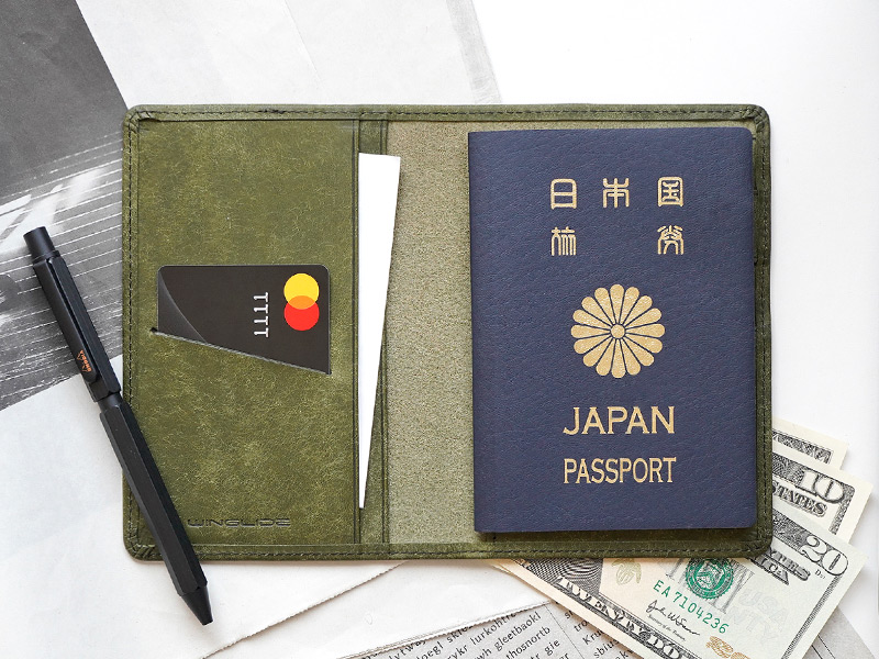 パスポートカバーはおしゃれな本革プエブロレザーがおすすめ。