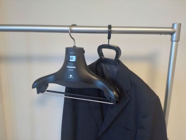 ハンガーにかけておくだけでOKパナソニック脱臭ハンガー使ってみた
