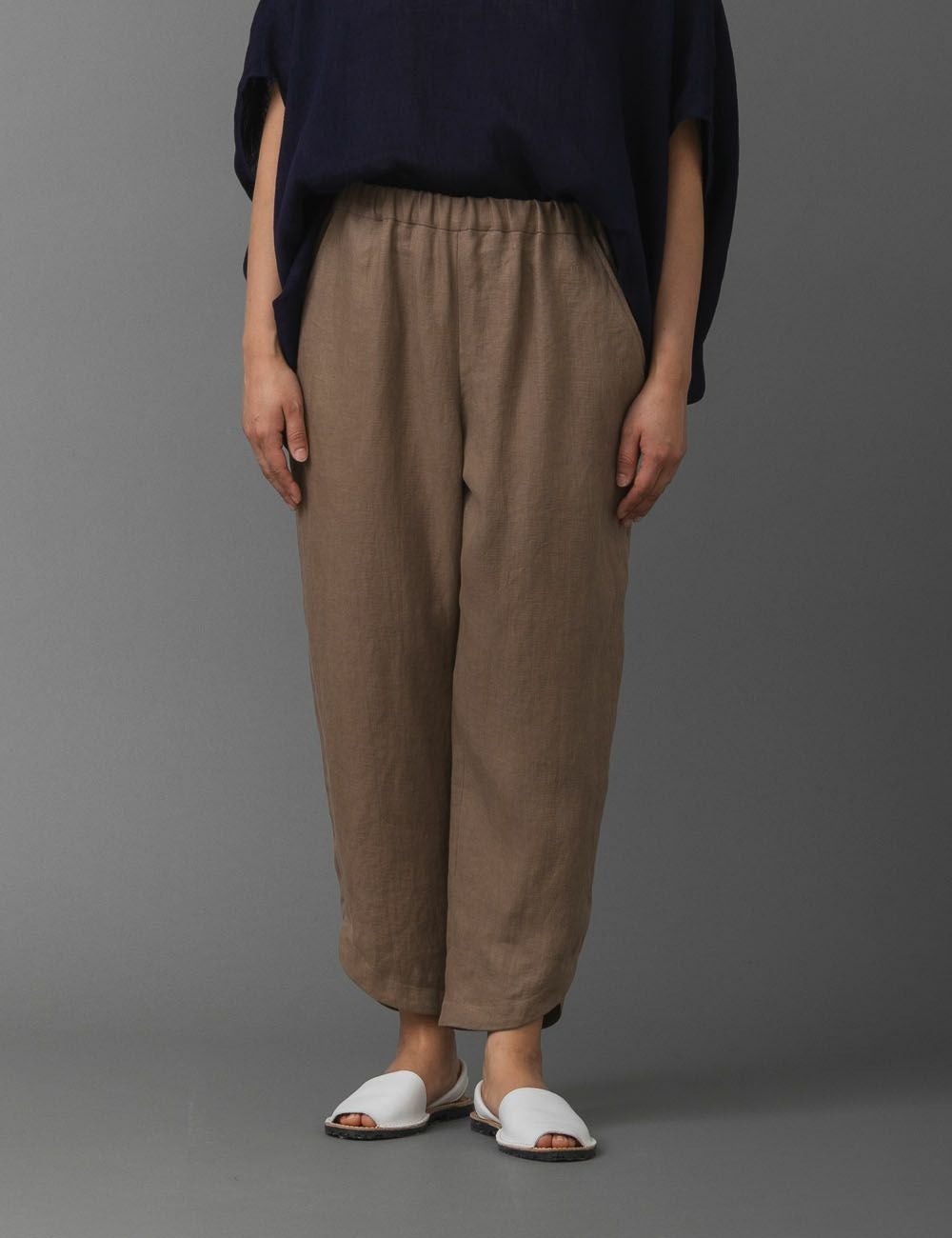 高密度リネンツイルパンツ野蕗（のぶき） | 石見銀山 群言堂オンライン
