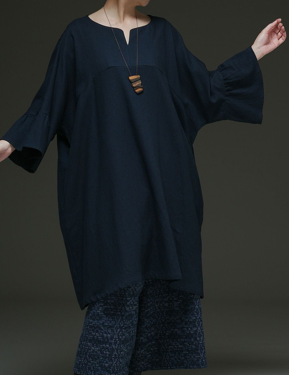 インディゴ変わり織ジャガードチュニック鵯花（ひよどりばな） | 石見