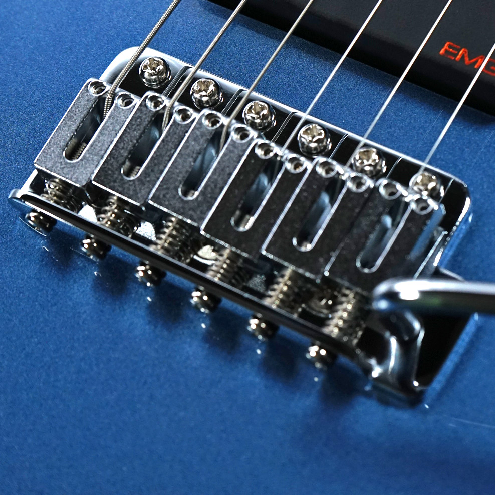 EMGを搭載した、80～90年代を彷彿とさせるスーパーストラト｜ギター