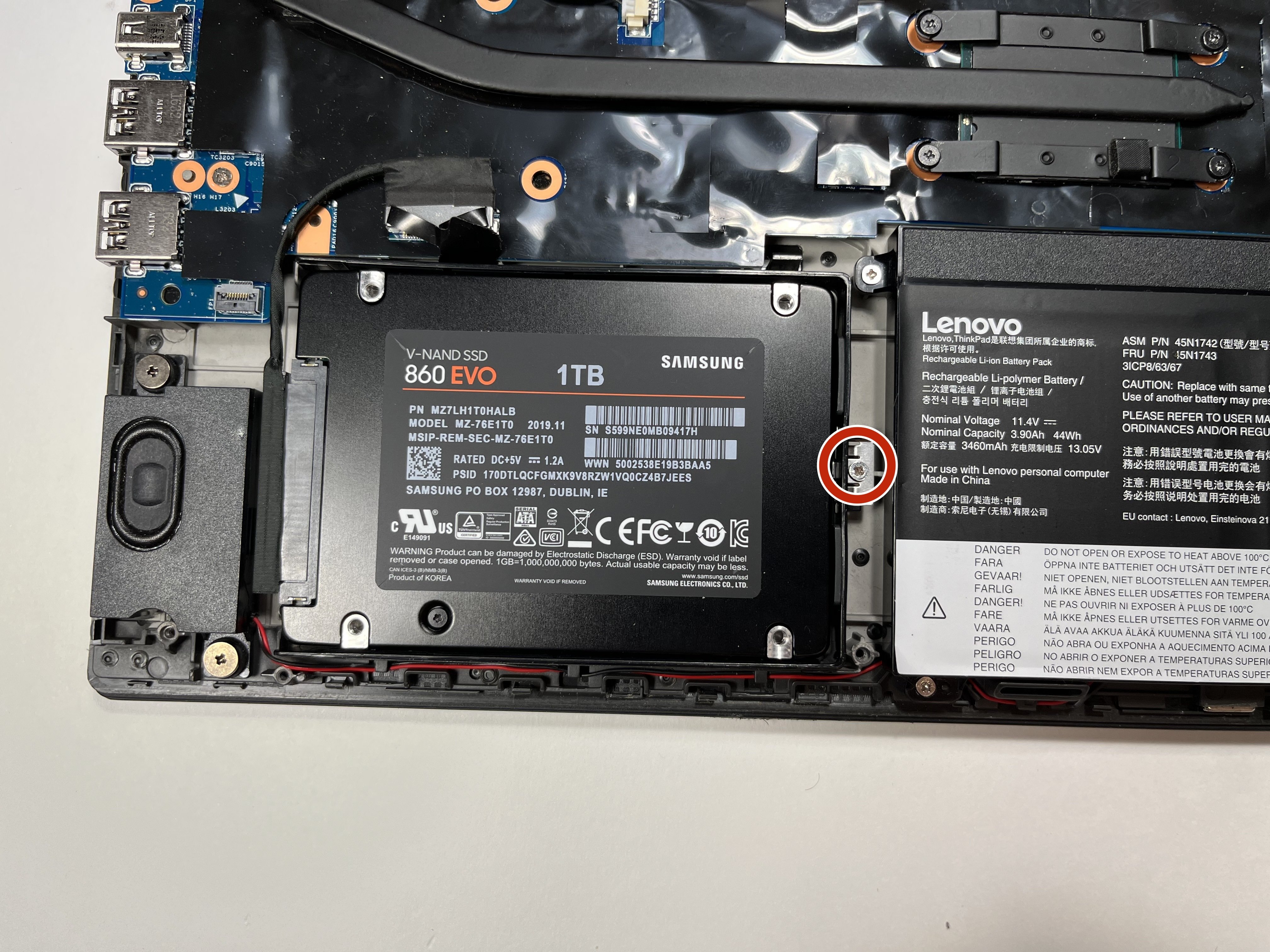 Lenovo ThinkPad T560 SSD/ハードドライブ の交換 - iFixit 修理ガイド