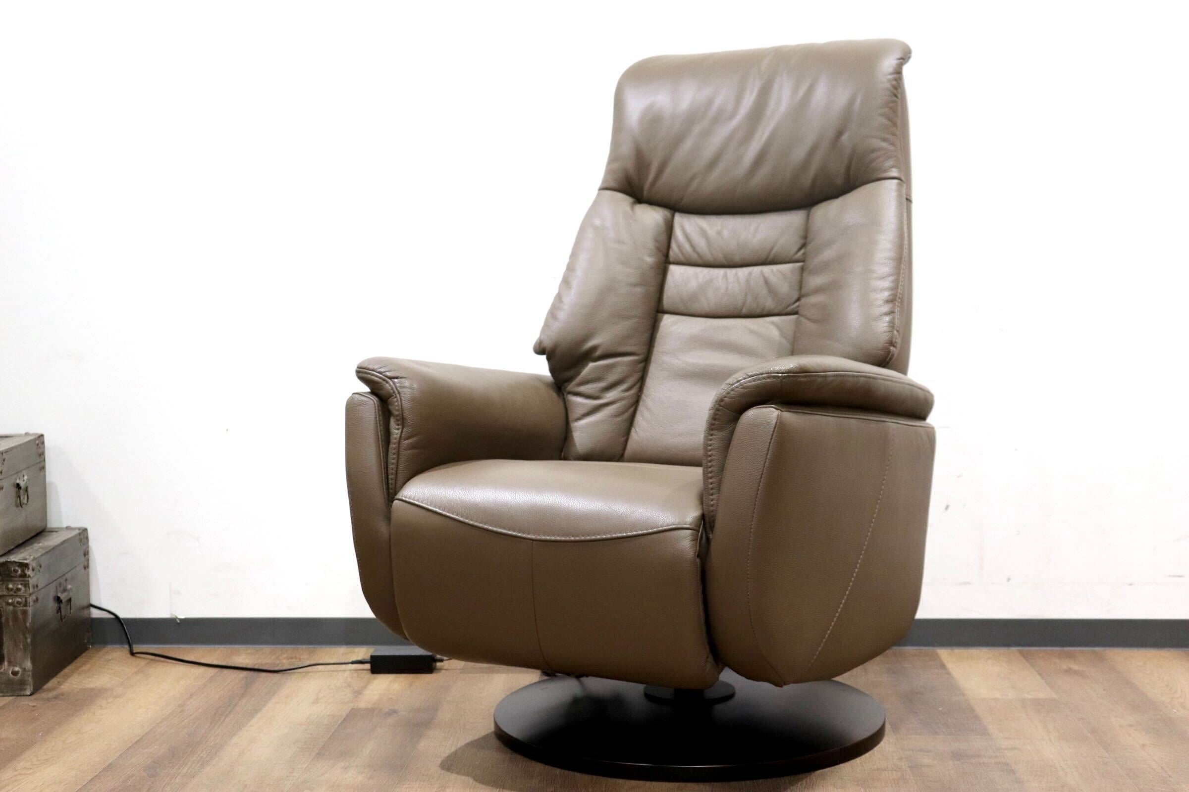 2024年購入 IDC大塚家具 電動リクライニングチェア 半革 定価16.8万円