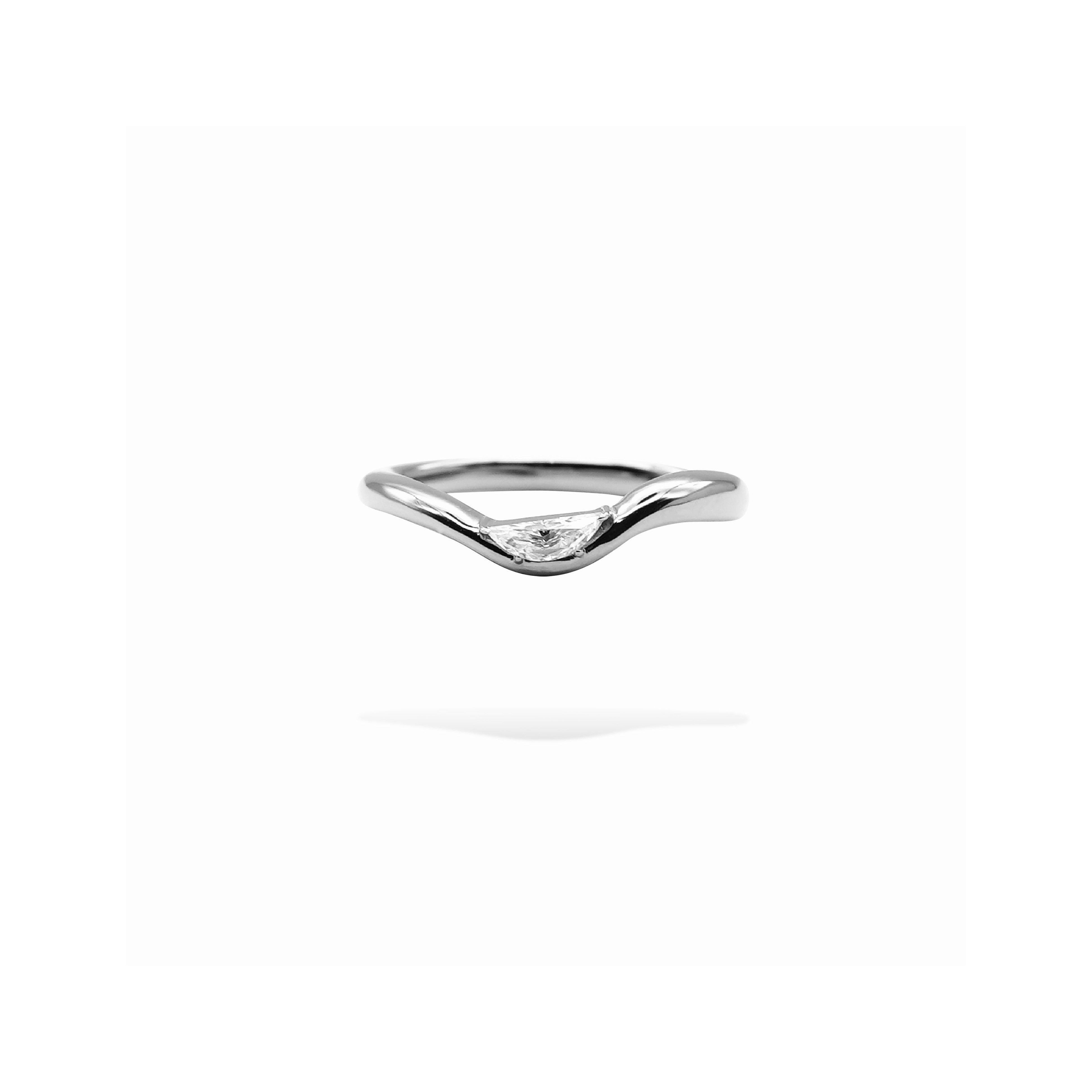 Half Moon curva ring – GYPPHY